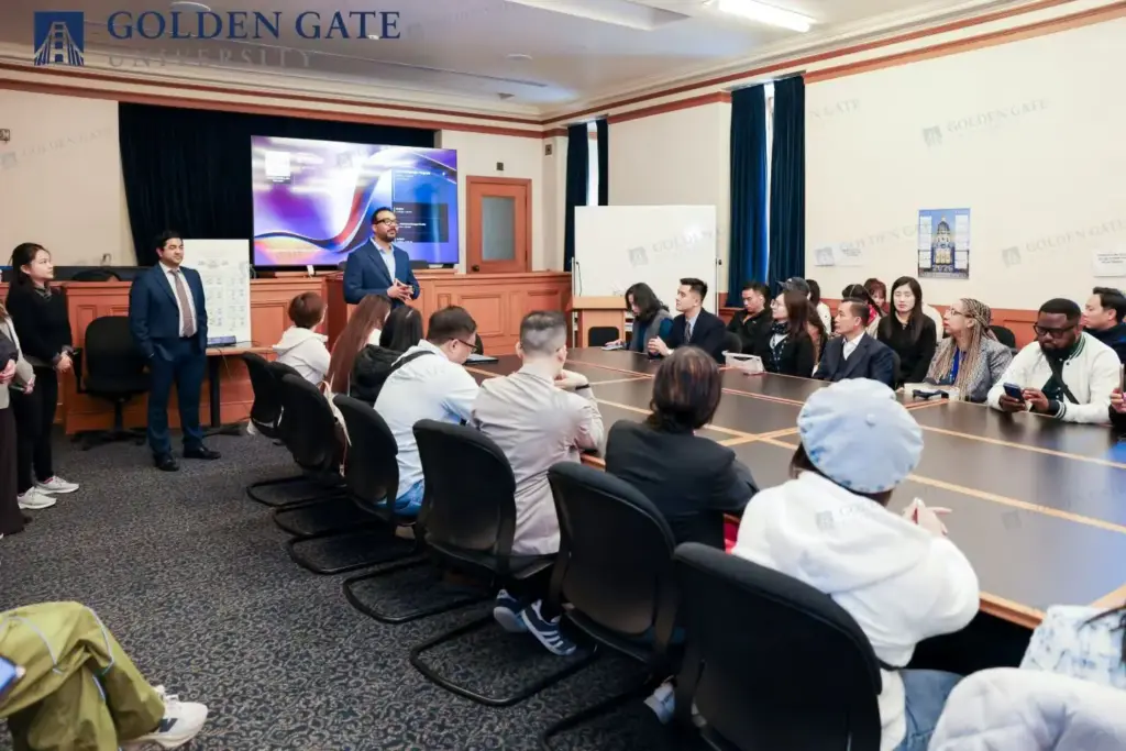 GGU 小型研討室 ── 15-20 人小班制,2026 校曆 + GGU Worldwide Program 投影 + 印度裔顧問講者